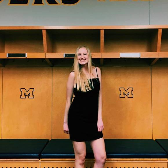 Meet your Posher, Courtney - Picture 1 of 1